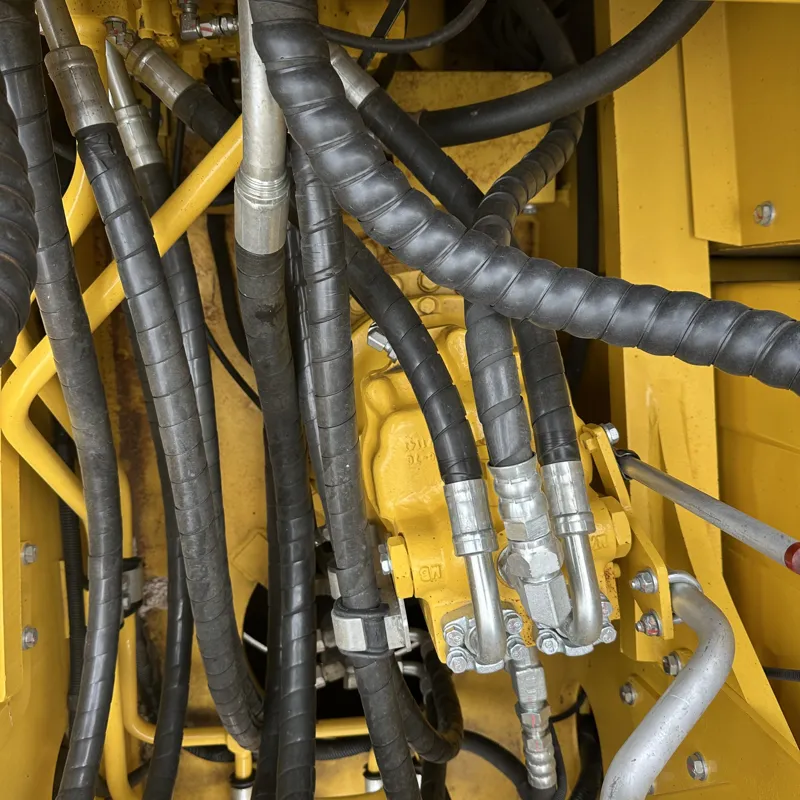 二手小松220-8挖掘机