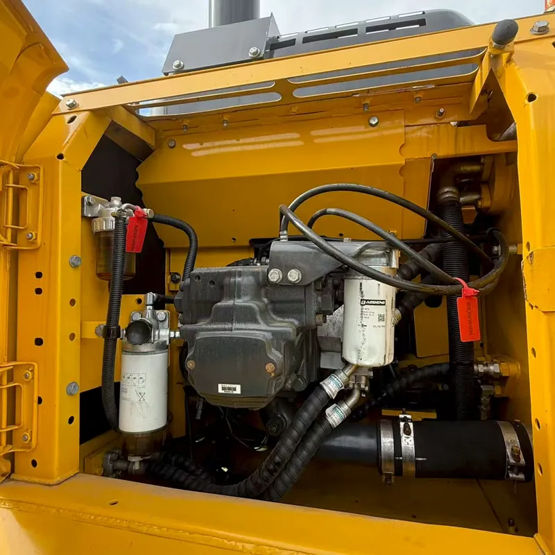 二手小松240-8挖掘机