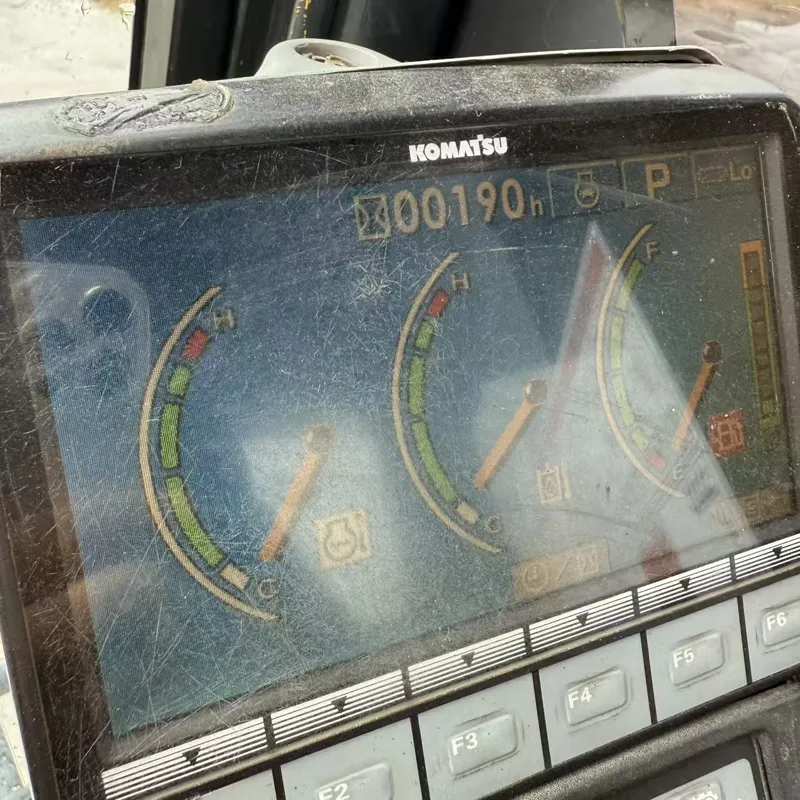 二手小松200-8 挖掘机