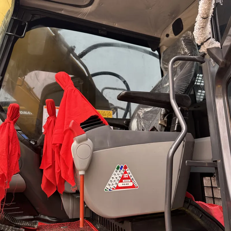 二手小松200-8挖掘机