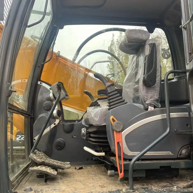 二手现代220挖掘机