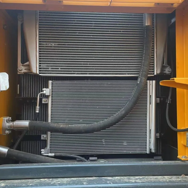 二手现代220挖掘机