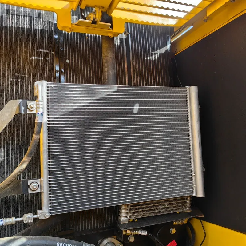 二手小松200-8挖掘机