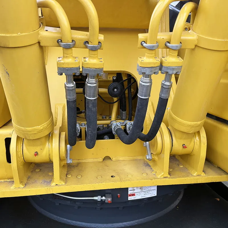 二手小松200-8挖掘机