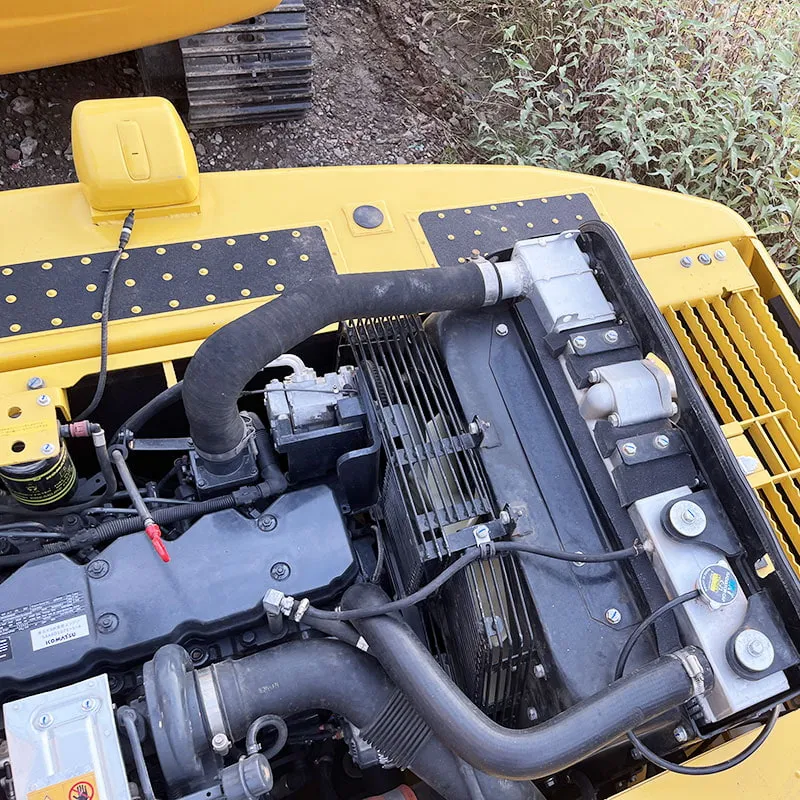 二手小松200-8挖掘机