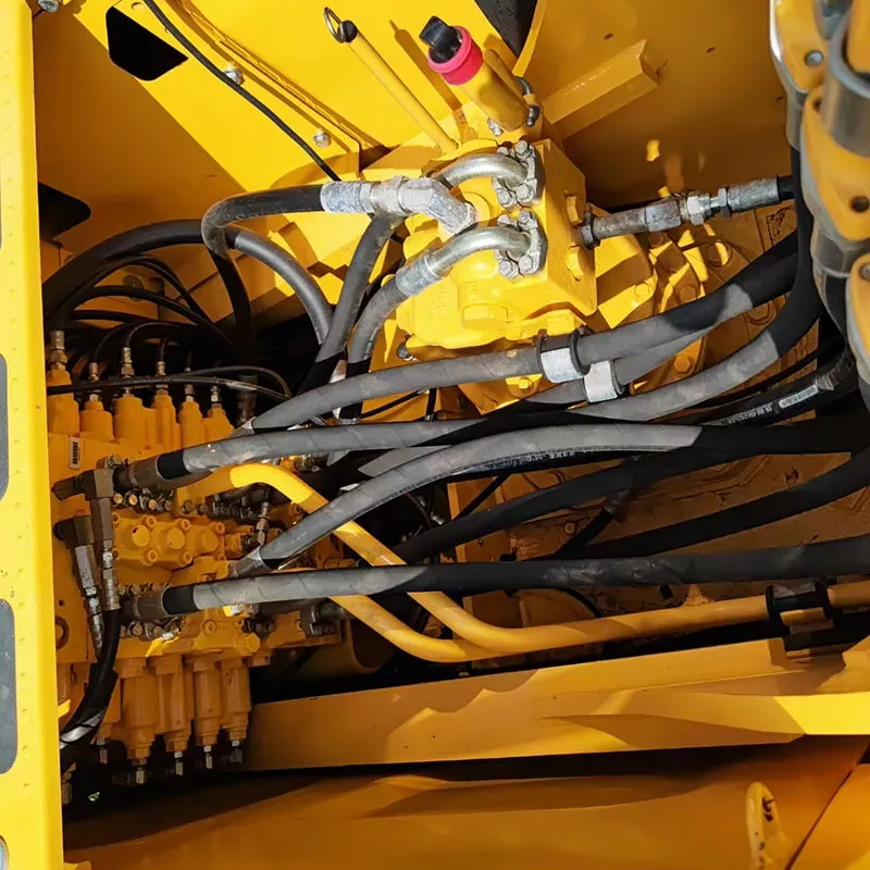 二手小松220-8挖掘机