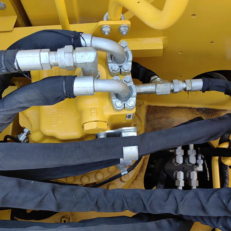 二手小松240-8挖掘机